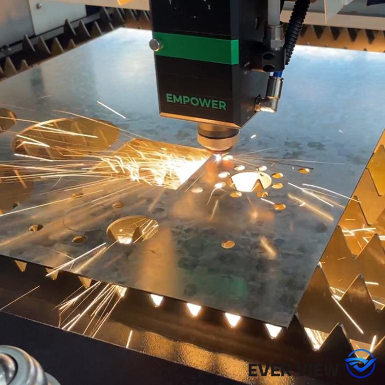 Wie Laserschneidmaschinen eine hochpräzise Bearbeitung erreichen: EVER VIEW Machinery zerlegt wichtige Prozesspunkte.