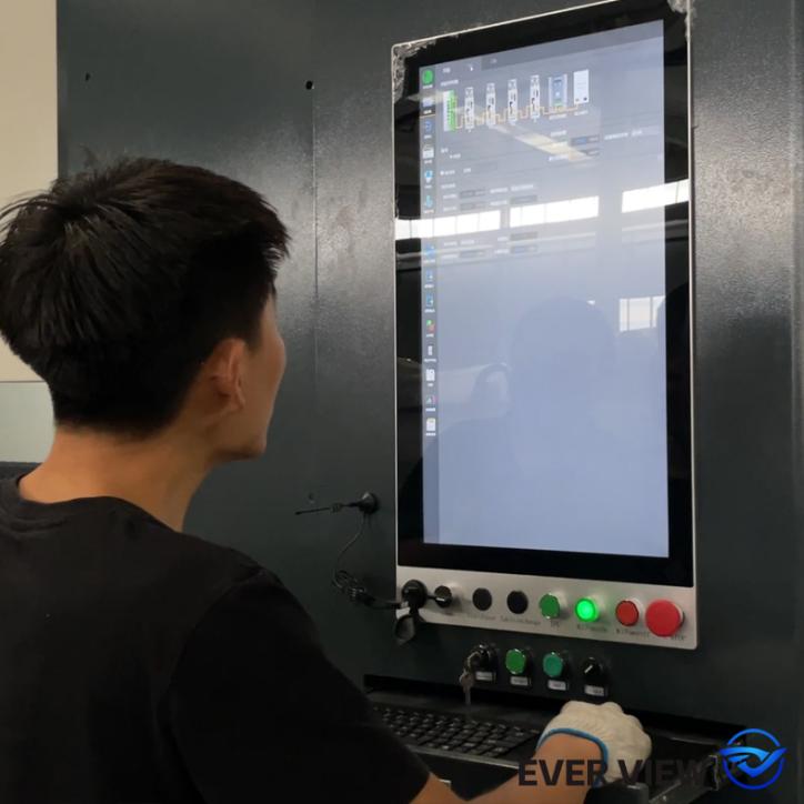 Die Selbstdiagnosefunktion der Laserschneidmaschine von EVER VIEW wurde verbessert, wodurch die Wartung der Ausrüstung komfortabler wird